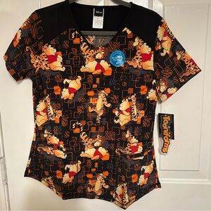 Disney women’s Winnie the Pooh & Tigger Too Tooniforms Scrub Top Size Small NWT